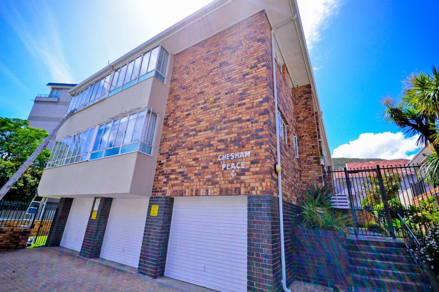 To Let 1 Bedroom Property for Rent in Sea Point Western Cape